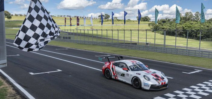 Jeff Giassi acelera para manter a liderança na Porsche Carrera Cup
