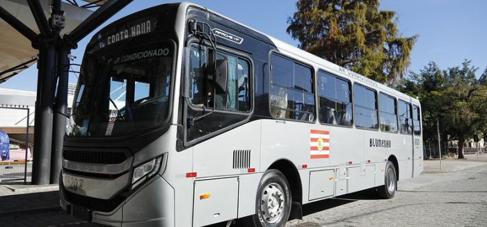 Férias escolares alteram horários de ônibus em Blumenau