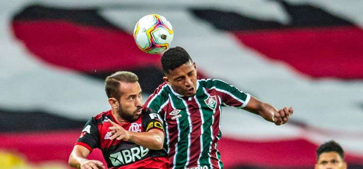 Flamengo vence Fluminense com gol no fim