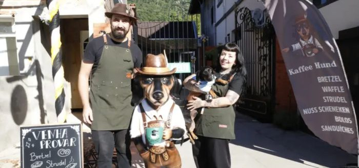 Pomerode ganha cafeteria temática inspirada em cães 'salsicha'