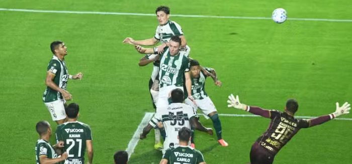 Coritiba vence a Chapecoense por 2 a 1 no Brasileirão