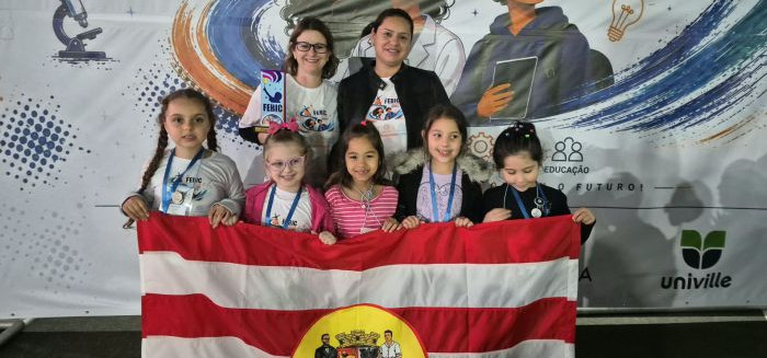 Educação de Blumenau brilha na Febic e traz 8 prêmios