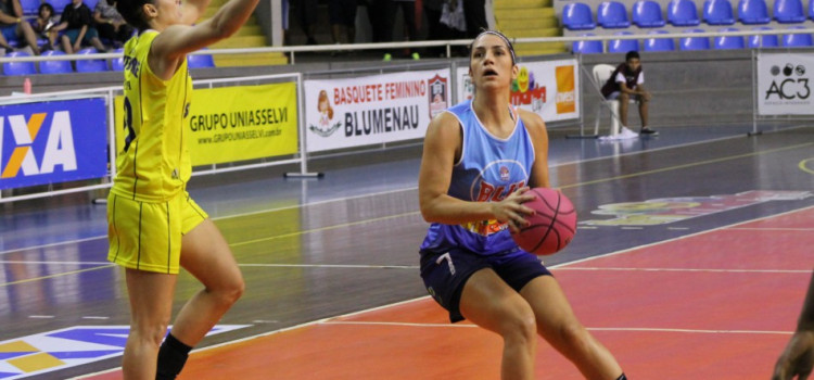 Basquete feminino de Blumenau está entre os quatro melhores do país