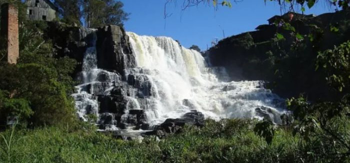 Destino no Vale do Itajaí reúne cachoeira de 63 metros