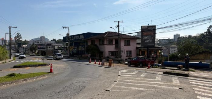 Nova obra do Samae altera trânsito na Rua Pomerode