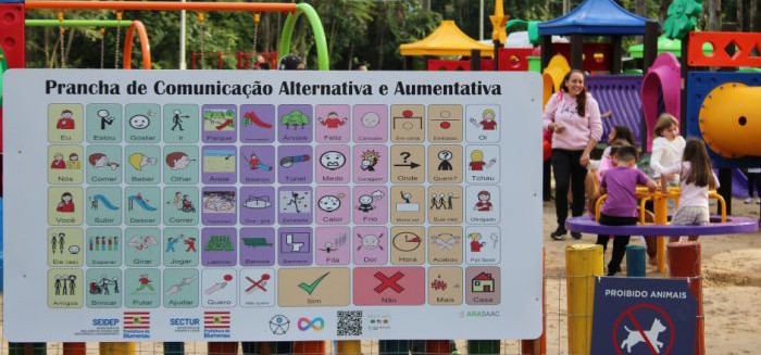 Blumenau capacita educadores para inclusão de alunos com dificuldade de fala