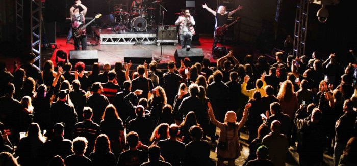 Vila Germânica recebe festival gratuito com clássicos do rock