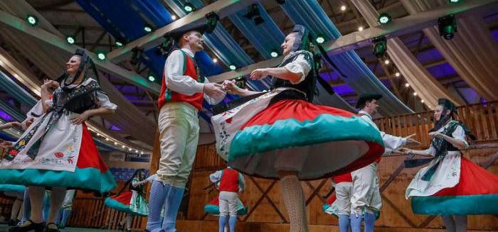 Oktober abre inscrições gratuitas para festival de danças germânicas