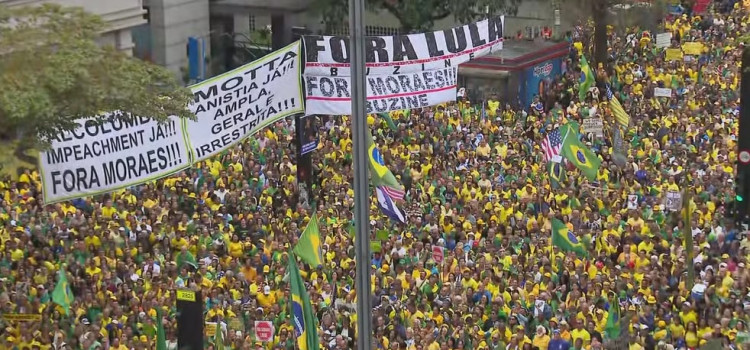 Tarcísio pede anistia em ato na Paulista