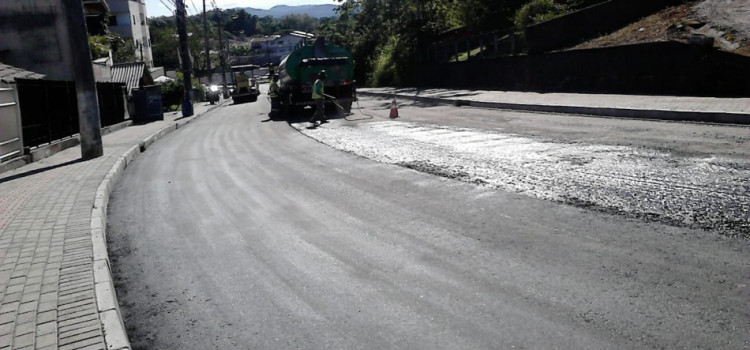 Iniciada colocação da primeira camada asfáltica na Rua General Osório