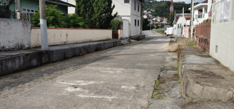 Prefeitura continua obras para diminuir alagamentos no Garcia