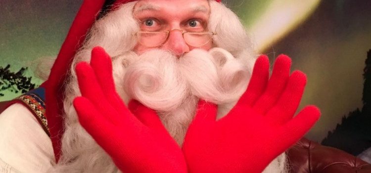 Papai Noel da Lapônia percorre ruas de Blumenau