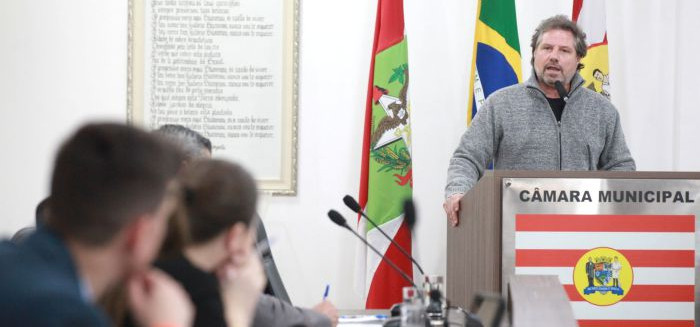 Blumenau debate ações para diminuir fila de exames e consultas