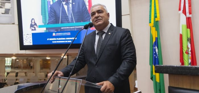 Deputado aciona Justiça contra suposta propaganda antecipada em SC