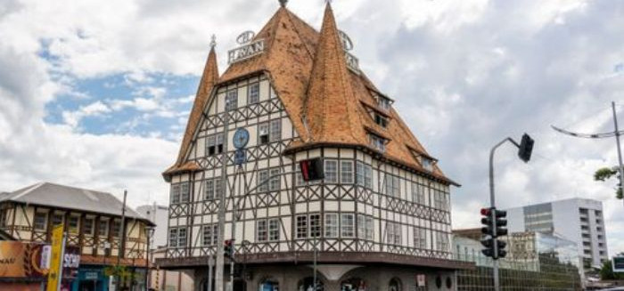 Castelinho da rua XV: a história por trás do ícone de Blumenau