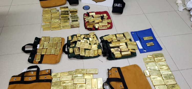 Polícia apreende 111 kg de ouro e avião no aeroporto de Goiânia