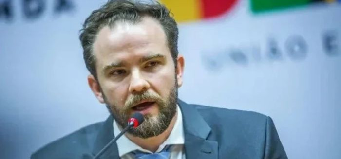 Má notícia: Durigan assume com promessa de seguir passos de Haddad