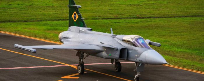 Conheça o primeiro caça supersônico produzido no Brasil