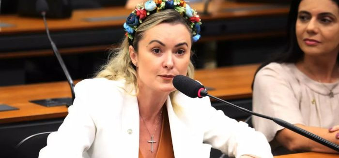 Júlia Zanatta aprova trabalho de condenados em abrigos de animais