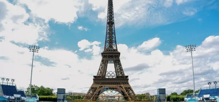 Conheça o Estádio da Torre Eiffel