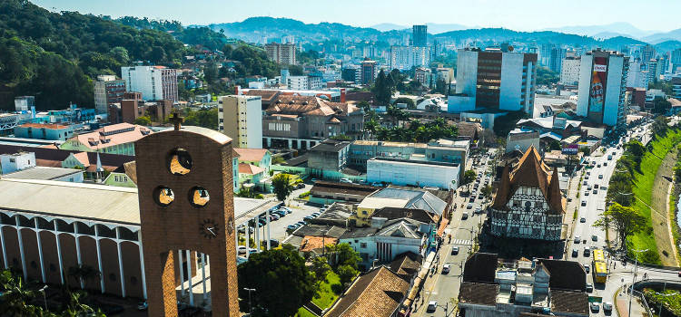 Rotina em Blumenau volta ao normal hoje