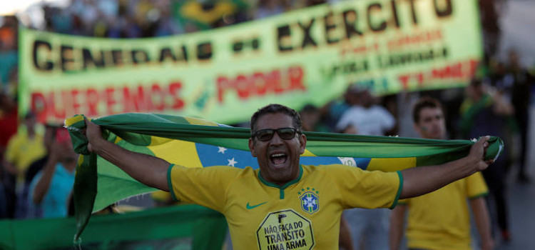 Falsa intervenção militar enganou milhares nesta segunda