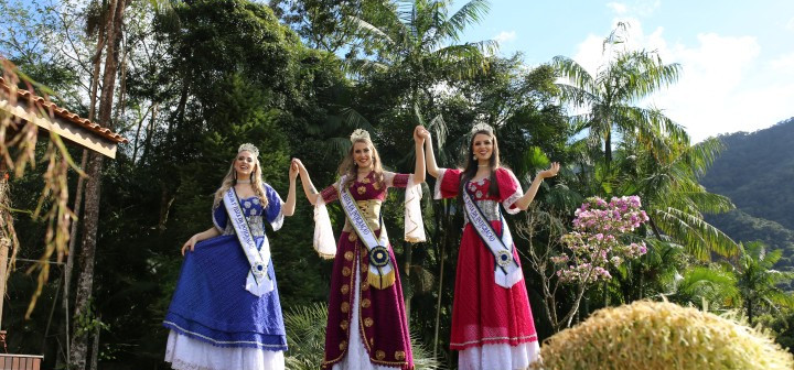 Prefeitura realiza baile para escolha da realeza da Festa da Integração