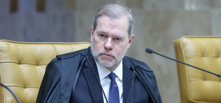 Senadores protocolam pedido de impeachment de Dias Toffoli