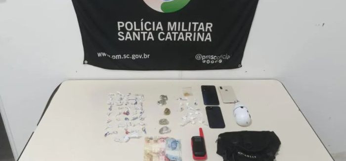 PM faz operação contra o tráfico e detém trio no bairro Fidélis