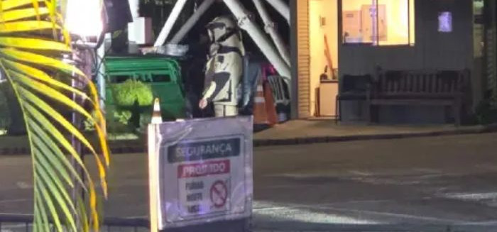 Suspeita de bomba em carro de Flávio Bolsonaro mobiliza esquadrão anti-bombas