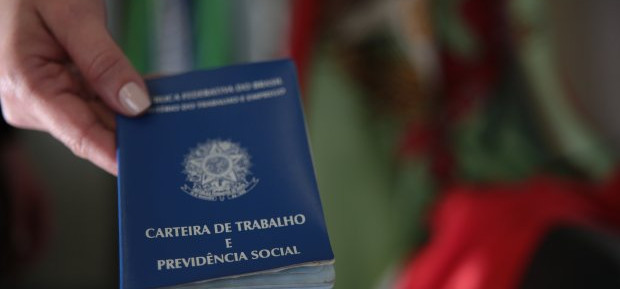 Brasil cria 184 mil vagas de emprego formal em março