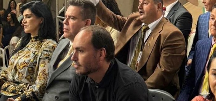 Carlos Bolsonaro marca presença no Gideões em Camboriú