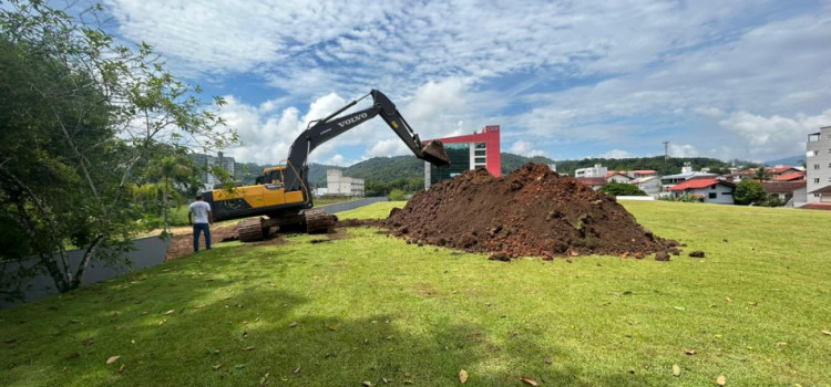 Prefeitura inicia obra de contenção no Vorstadt