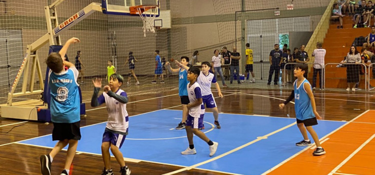 Estudantes participam dos Jogos Escolares Municipais de basquete 3x3