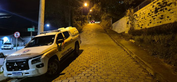 Tráfico no Passo Manso: PM prende jovem e apreende menor