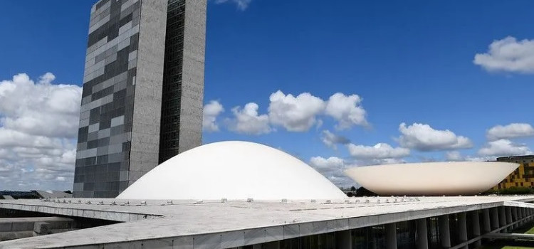 PT e PL preparam troca de lideranças no Congresso