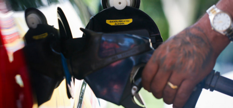 Petrobras anuncia novo reajuste para gasolina