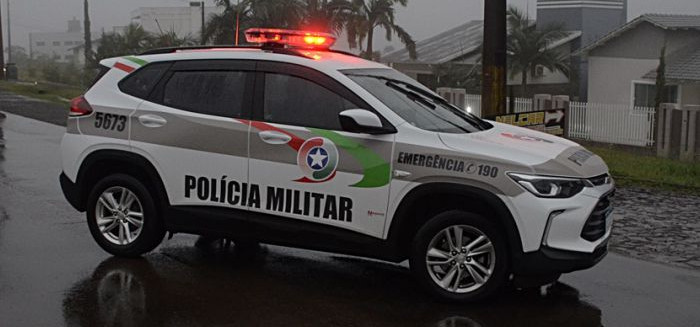 Mulher aciona botão de pânico após ser agredida na Glória