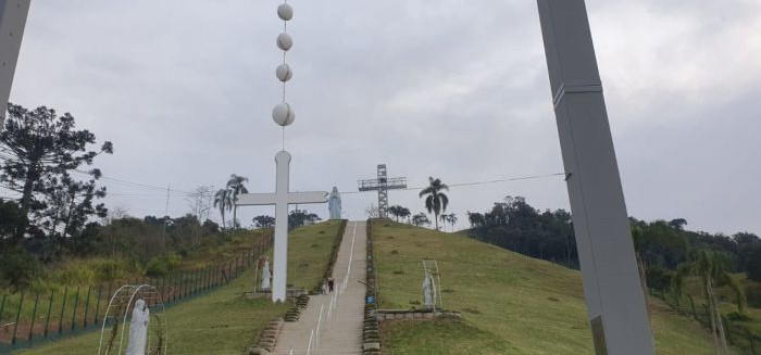 Ituporanga vira destino de fé com o maior terço suspenso do mundo