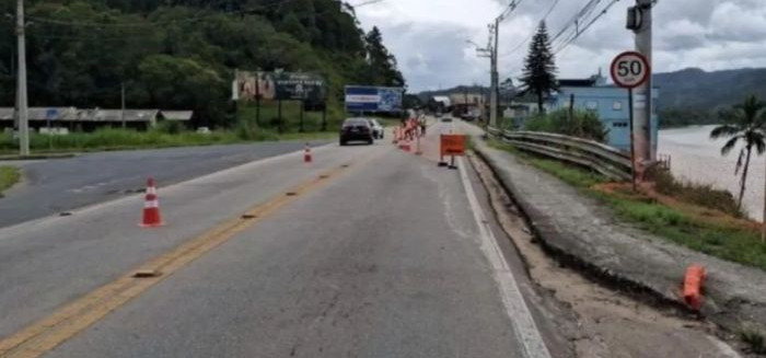 Desvio de trânsito é implantado na Anfilóquio Nunes Pires, em Gaspar