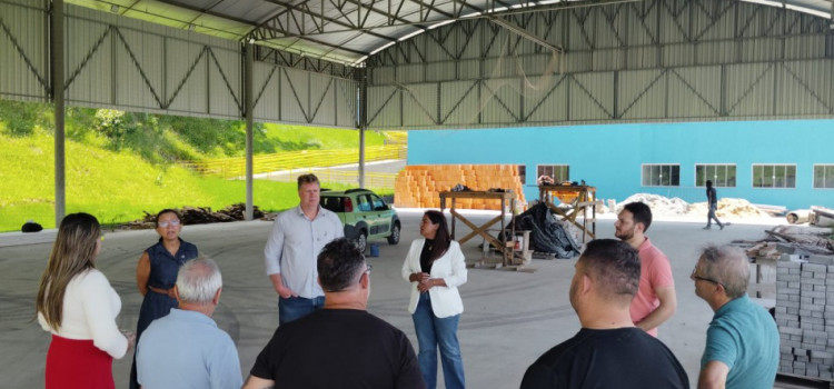 Prefeitura vistoria obras em escolas de Blumenau