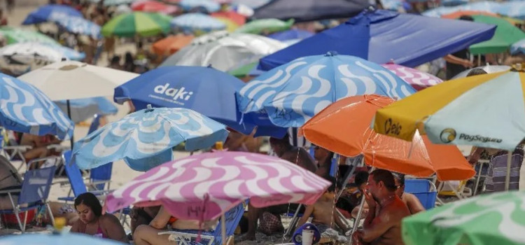 Aluguel de guarda-sol em Florianópolis varia de R$ 50 a R$ 300 no verão