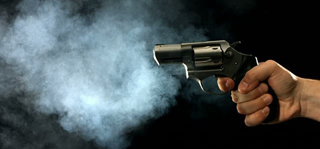 Adolescente disparam arma de fogo na Rua Santina