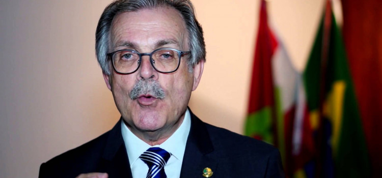 Senador Dalírio Beber é investigado em esquema de corrupção