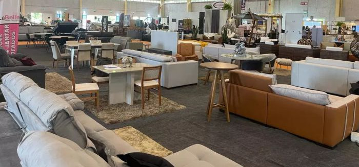 Feira de móveis na Vila Germânica oferece descontos de até 50% em Blumenau
