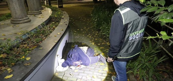 Operação noturna acolhe 13 pessoas em situação de rua