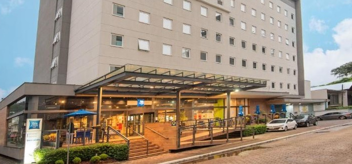 Homem é encontrado morto em hotel