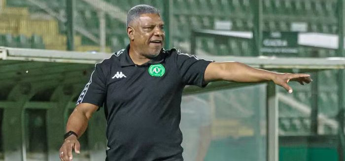 Chapecoense demite o auxiliar Celso Rodrigues